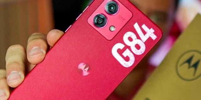 Motorola Moto G84 5G 256 GB Viva Magenta 8 GB RAM