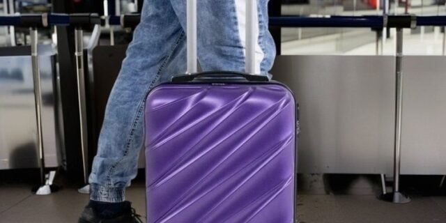 Mala pequena de bordo Roxa Havana 4 Rodas Swiss Move