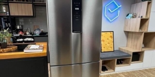 Geladeira/Refrigerador Electrolux Frost Free – Inverse 400L DB44S 220V