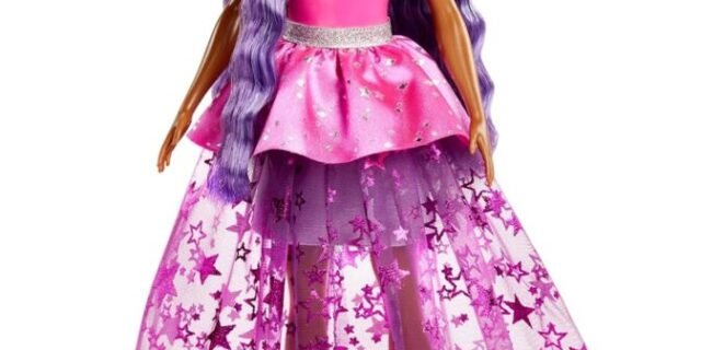 Barbie Um Toque de Mágica, Boneca Brooklyn com Cabelo Roxo e Acessórios, Para crianças a partir de 3 anos