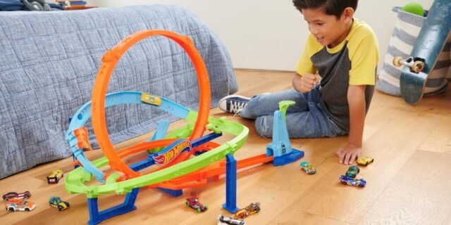 Hot Wheels Action, Pista de Brinquedo Desafio Extremo com 1 Carrinho em Escala 1:64
