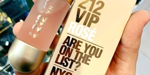 Carolina Herrera 212 Vip Rose Hair Mist Perfume para os cabelos 30ml