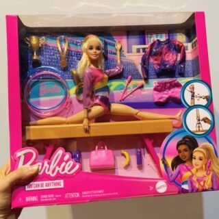 Barbie Profissões, Conjunto de Brinquedo com 1 Boneca Ginasta de Cabelo Loiro com Recurso de Salto com Giro, Trave de Equilíbrio e + de 10 Acessórios