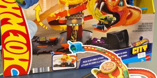 Hot Wheels City, Pista Ataque de Cobra vs Pizzaria e 1 Carrinho