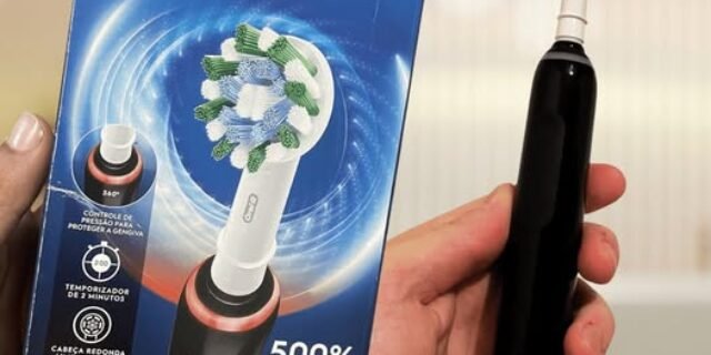 Oral B PRO Series 3 Escova de Dente Elétrica Recarregável, Advanced Clean, Preta, 110-240V