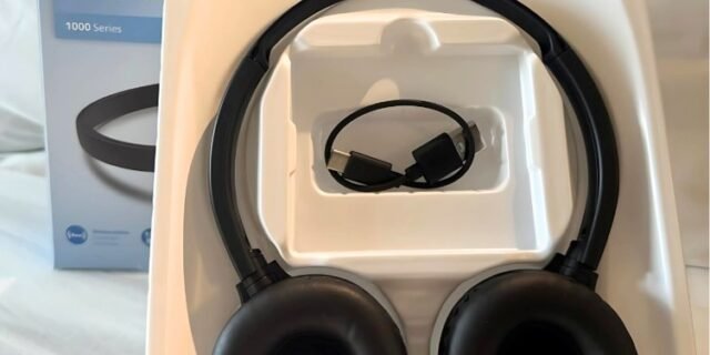 Headphone Philips bluetooth on-ear com microfone e energia para 15 horas na cor preto TAH1108BK/55