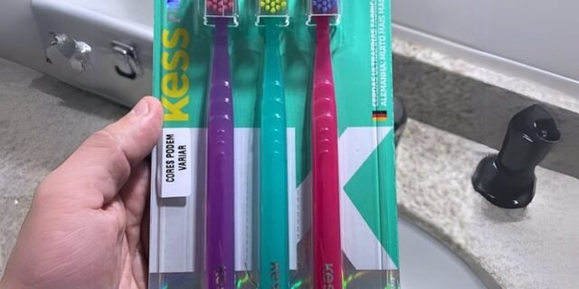 ZKMAGIC Kess Pack Com 3 Escovas Dentais Pro Extra Macias