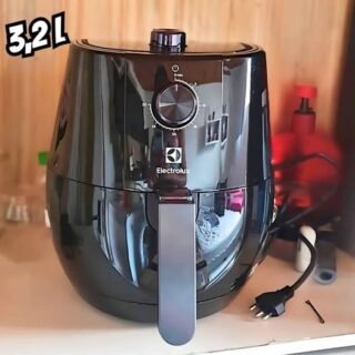 Fritadeira Elétrica sem Óleo/Air Fryer Electrolux – Efficient EAF10 Preto 3,2L 220V