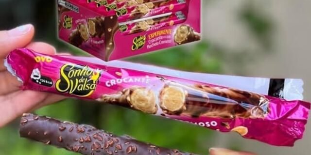 Stick Wafer Recheado Sonho de Valsa display com 15 unidades de 25g
