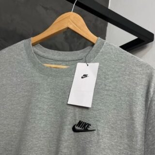 Camiseta Nike Sportswear Club Masculina