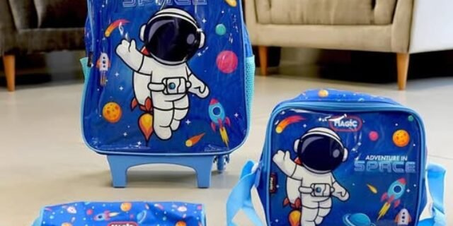 Kit De Mochila Escolar Magic Kids Mochila De Rodinhas Com Estojo E Lancheira Espaço Com Design Astronauta