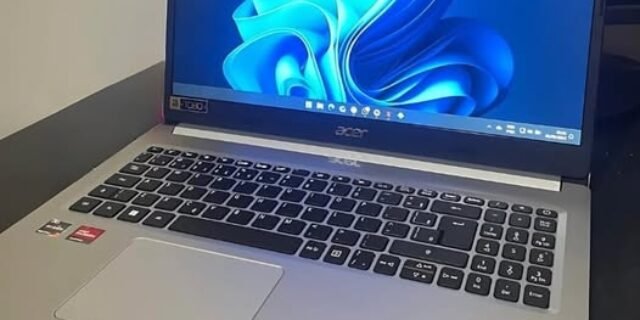 Notebook Acer Aspire5 A515-45-R36L AMD Ryzen7 5700U 12GB RAM (AMD Radeon) 512GB SSD 15.6” LED IPS Full HD Prata Teclado numérico Independente Linux