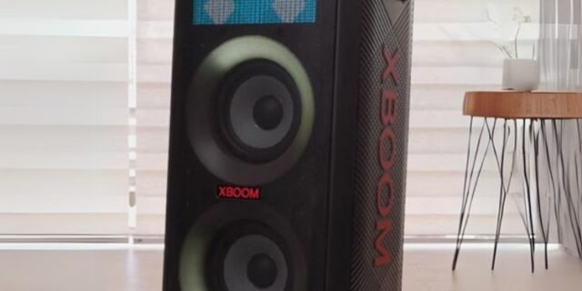 CAIXA DE SOM PARTYBOX LG XBOOM XL7S – 250W RMS, DISPLAY DE PIXEL LED, BLUETOOTH 5.1, 20H DE BATERIA, IPX4, SOUND BOOST, ALÇA TELESCÓPICA E RODAS