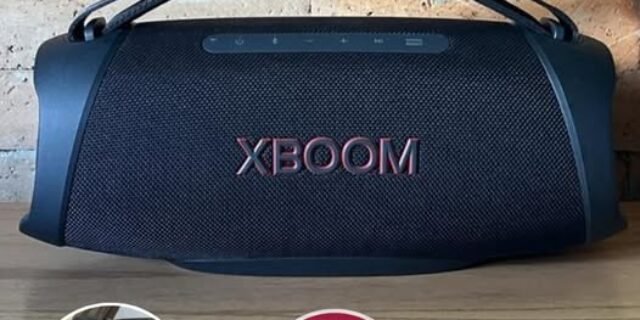 LG Xboom Go XG8T – 60W+60W RMS, Iluminação Lateral, IP67, 15h de Bateria, Woofer (x1) e Tweeters (x2)