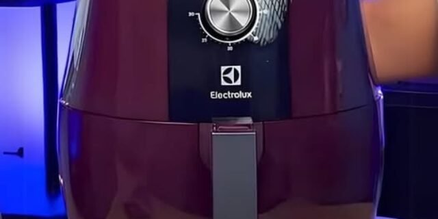 Air Fryer Electrolux por Rita Lobo 4L Vermelha Escura Grand Efficient 1400W (EAF31)