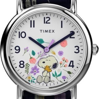 Timex Relógio de pulso feminino casual Peanuts Weekender – com Snoopy e Woodstock em um motivo floral, caixa prateada com pulseira de tecido azul (31 mm), Floral azul amendoim, Weekender, 31 mm