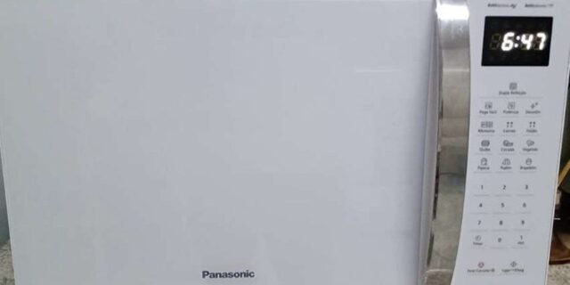MICRO-ONDAS PANASONIC 34LT NN-ST65LWRUN 900W 127V BRANCO (AM)