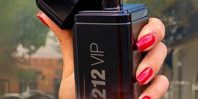 Perfume Carolina Herrera 212 Vip Black Tradicional EDP 100 mL