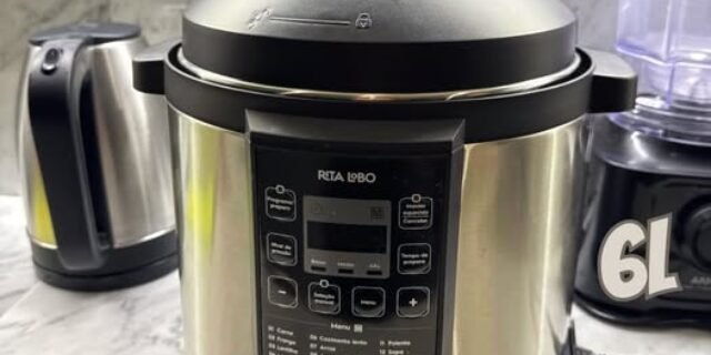 Panela pressão elétrica Electrolux digital capacidade 6L silenciosa segura 10 travas segurança 15 receitas pré-programadas 3 níveis pressão PCC20 inox