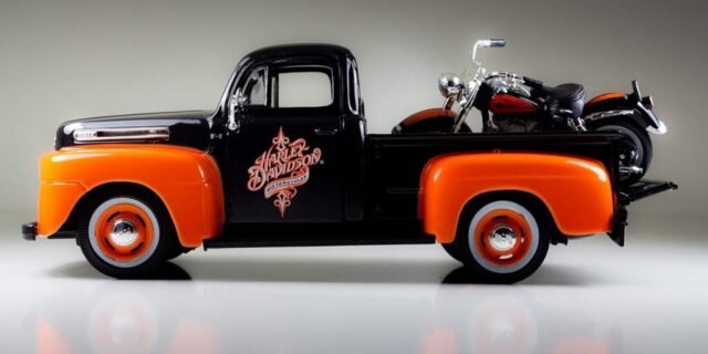 1958 Ford F-1 Pickup + Moto Harley Flh Duo Glide 1/24 Maisto Preto