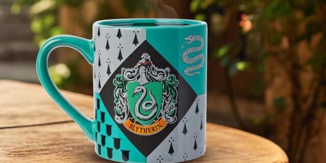 Caneca de cerâmica prata Buffalo Harry Potter Hogwarts Sonserina brasão da casa, 400 ml