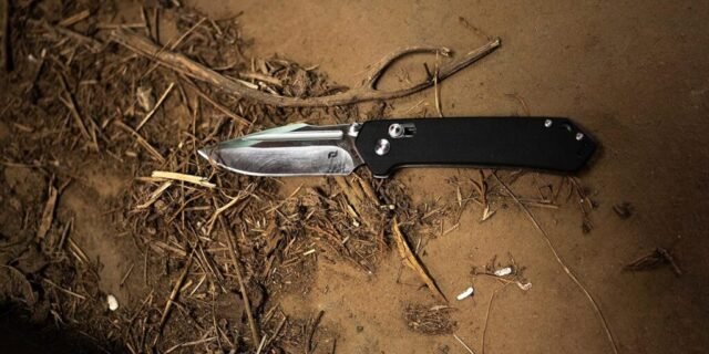 Schrade Delta Class Divergent 18,8 cm com lâmina de aço AUS-8 de 7,6 cm e cabo G10 para EDC, preto