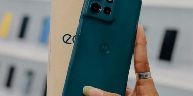 Smartphone Motorola Edge 50 5G – 256GB 24GB (12GB RAM+12GB Ram Boost) 50MP Sony Camera Moto AI Ultrarresistencia militar – Green