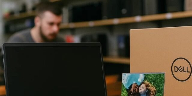 Notebook Dell Inspiron I15-I120K-A15P 15.6″ Full HD 12ª Geração Intel Core i3 8GB 512GB SSD Windows 11 Preto