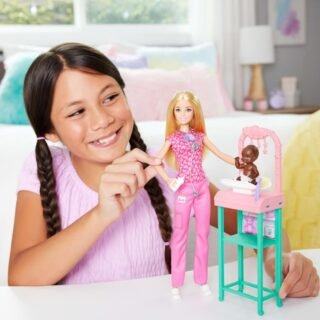 Barbie Profissões Conjunto de Brinquedo Enfermeira de Cabelo Loiro com Bebê para crianças a partir de 3 anos