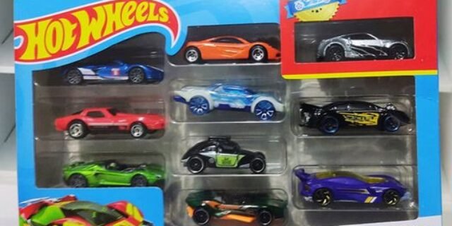 Hot Wheels Diecast Veículo de Brinquedo Pacote Surpresa 10 carros para crianças a partir de 3 anos
