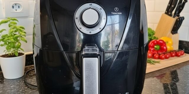 Fritadeira sem óleo air fryer 4L Mondial preto 1500W AFN-40-BFT