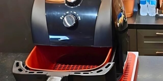 Fritadeira Air Fryer Britânia 5,5L 1500W BFR50 Redstone 220V