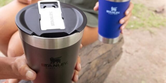 Copo térmico com tampa Stanley, 473 ml