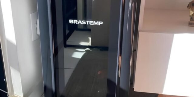 Adega Climatizada Brastemp 12 Garrafas com Painel Touch All Black BZC12 B Preto