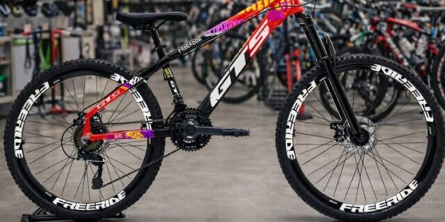 Bicicleta De Grau Gts Predador 21v Aro 26 Disco Mecânico Cor Preto/Vermelho Tamanho do quadro 13