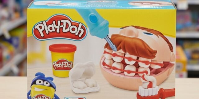 Play-Doh Massinha de Modelar Infantil, Mini kit Brincando de Dentista – conjunto de massinha com acessórios e 2 potes