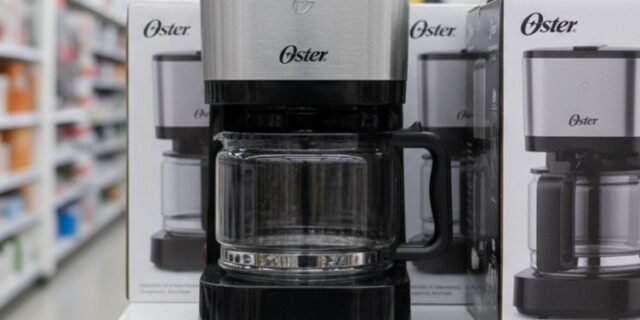 Oster Cafeteira Oster Inox Compacta 0,75L, OCAF300, 220V