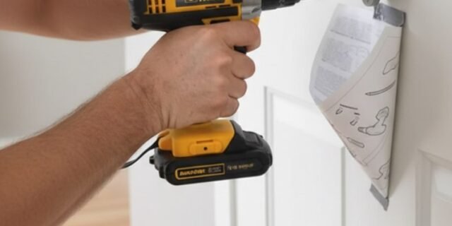 Parafusadeira Furadeira a Bateria 21V com Empunhadura Emborrachada, Bateria Recarregável e Carregador Bivolt