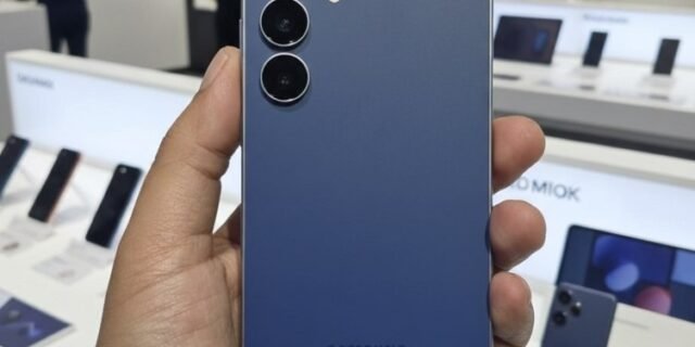 Celular Samsung Galaxy S25 FE 5G, 128GB, 8GB, Câmera Tripla – Azul Marinho