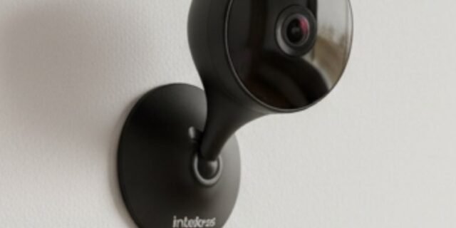 Câmera de Video Wi-Fi Full HD iM3 C Black Preta Intelbras