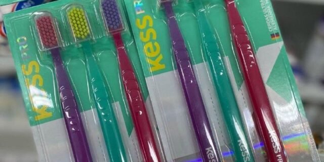 KESS Pack com 3 Escovas Dentais Pro Extra Macias