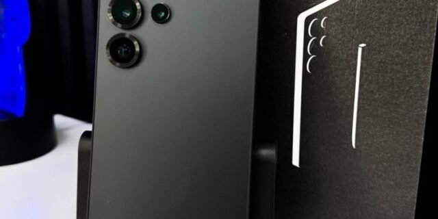 Samsung Smartphone Galaxy S25 Ultra 5G, 256GB, 12GB RAM, Câmera Quádrupla de 200+50+10+50, Tela Grande de 6.9″ (Titânio JetBlack)