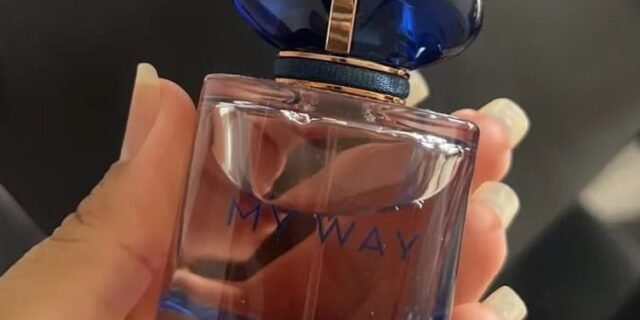 Armani Beauty, My Way Eau de Parfum, Giorgio Armani Perfume Feminino Refilável, Floral Amadeirado, Fragrância com Notas de Bergamota, Flor de Laranjeira e Baunilha