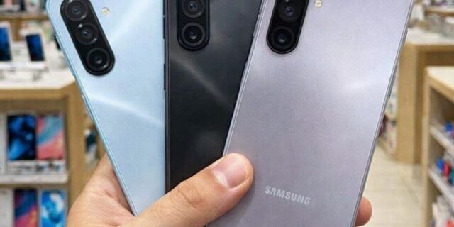 Celular Samsung Galaxy A17 128GB 4GB, 50MP Tela 6.7 IP54 Azul
