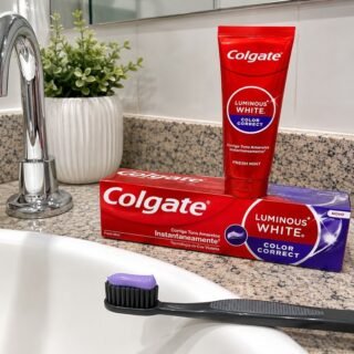 Creme Dental Clareador, Colgate Luminous White, Color Correct, corrige instantaneamente o amarelamento e as manchas dos dentes, 70g