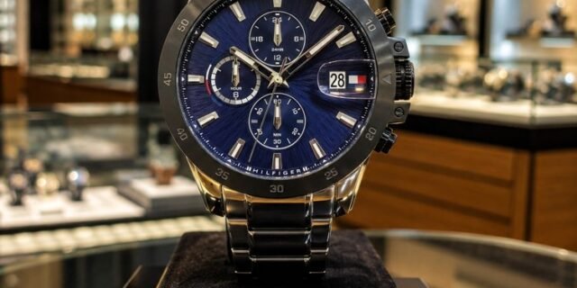 Relógio masculino Tommy Hilfiger Th1792198 Silver Dylan Bezel preto azul fundo