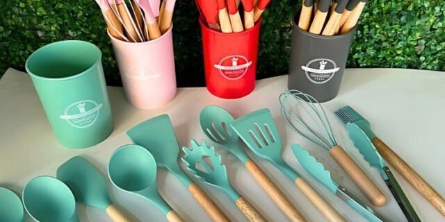 Kit C/12 Utensílios De Cozinha Silicone Cabo Madeira