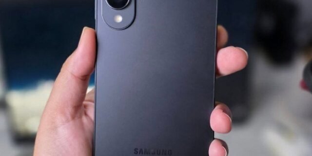Celular Samsung Galaxy S25 Edge 5g, 512gb, 12gb Ram, Câmera Dupla De Até 200mp, Tela Grande De 6.7 – Titânio Jetblack