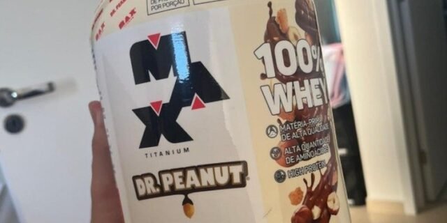 100% Whey Max Titanium x Dr. Peanut (900g), Sabor Bueníssimo