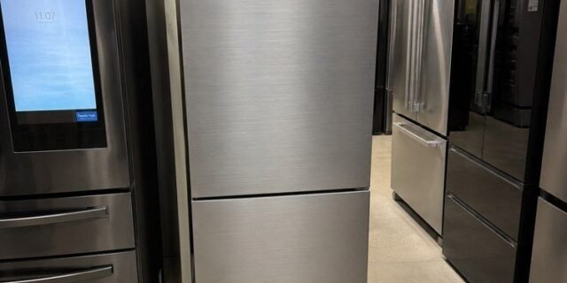 Geladeira/Refrigerador Midea Frost Free Inverse Inox 416L MDRB593FGD463 Bivolt – Bivolt